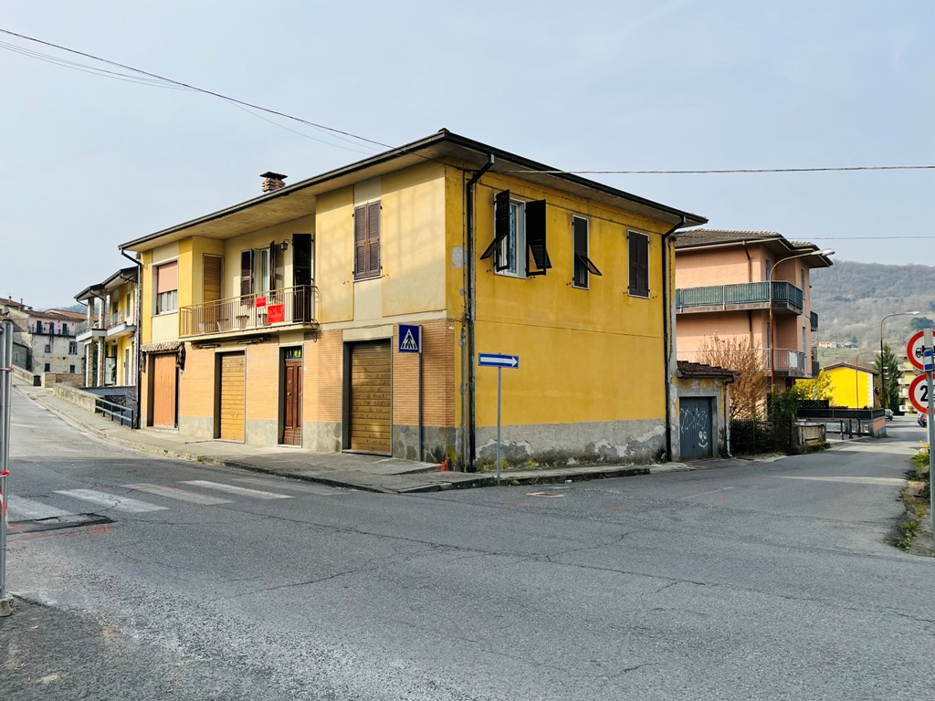 Villafranca in Lunigiana – indipendente con fondi commerciali